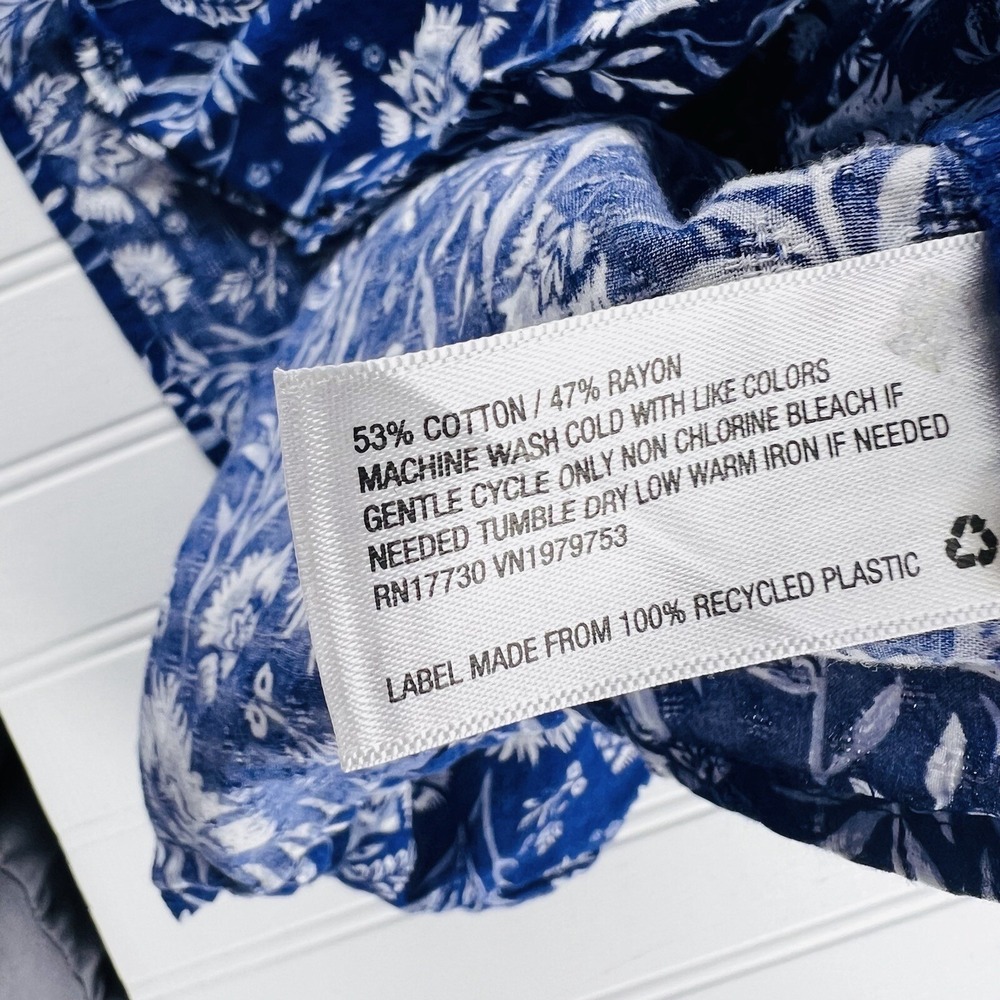 Universal Threads Women's Blouse‎ size Large Blue White Floral Pullover ruffled - Picture 5 of 6